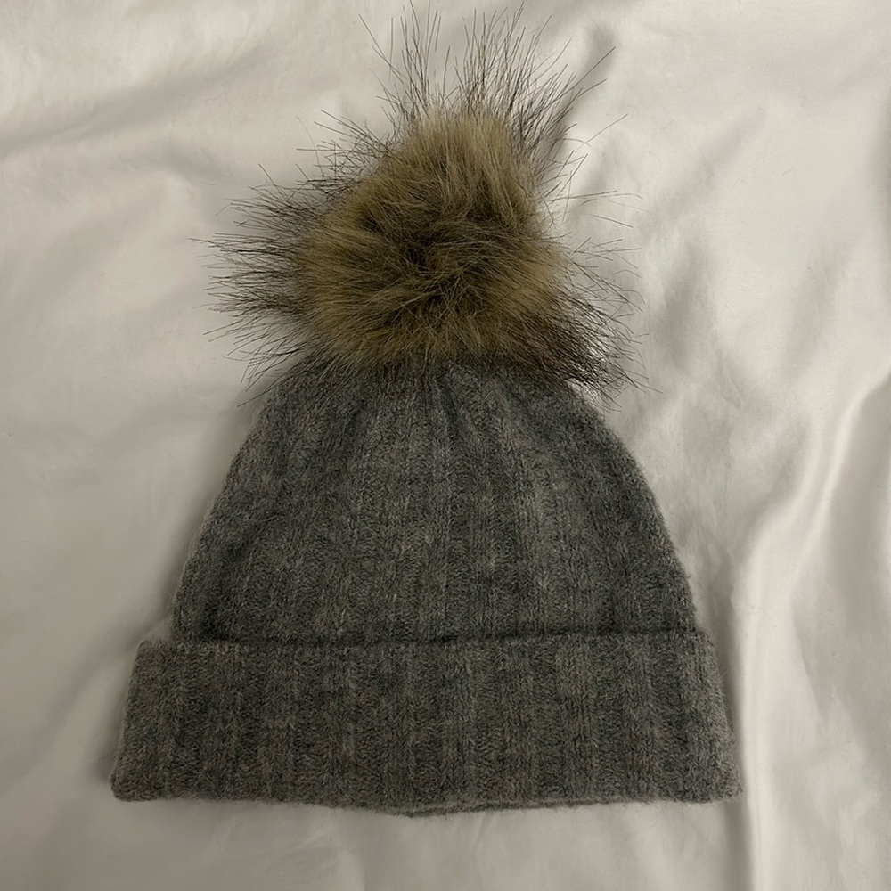 ARITZIA POM POM TOQUE